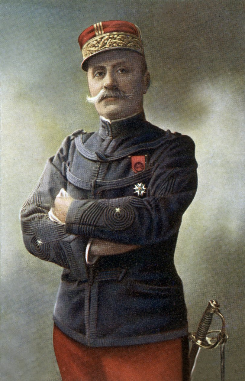Marechal Ferdinand Foch (1851-1929), general de divisão do exército francês que ordenava as tropas aliadas no Norte, chefe do estado-maior do exército francês e generalíssimo das tropas aliadas em março de 1918, obtém a patente de marechal em 1918, foto b de Unbekannter Künstler