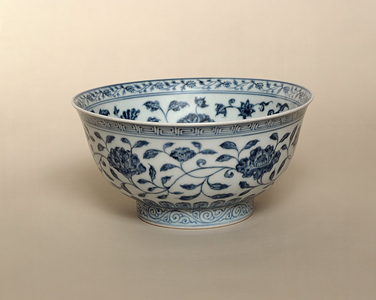Tigela Ming azul e branca, marca Hsuan-te (1426-35) de Unbekannt