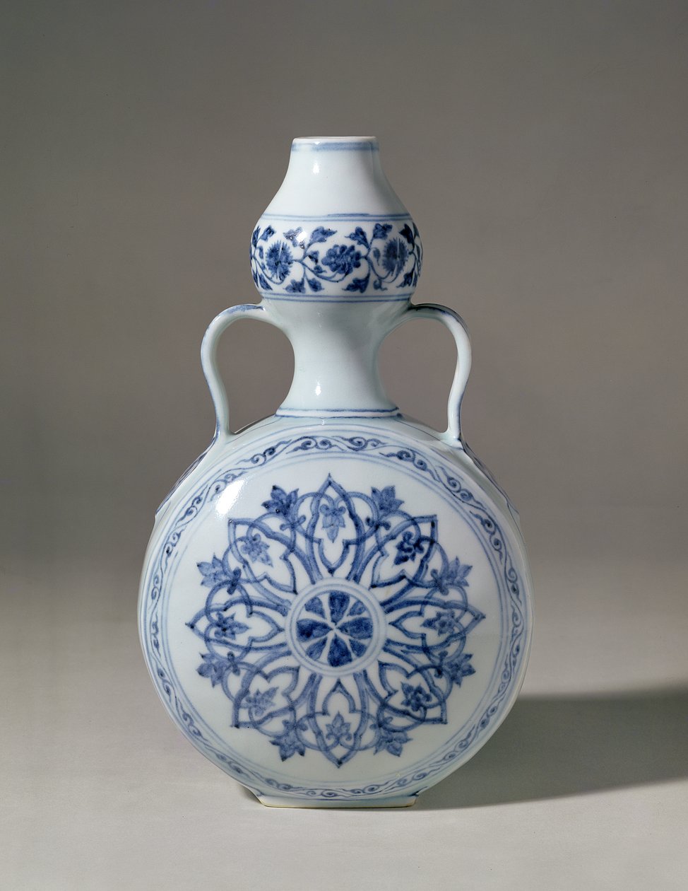 Garrafa de peregrino azul e branca Ming, marca Hsuan Te (1426-35) de Unbekannt
