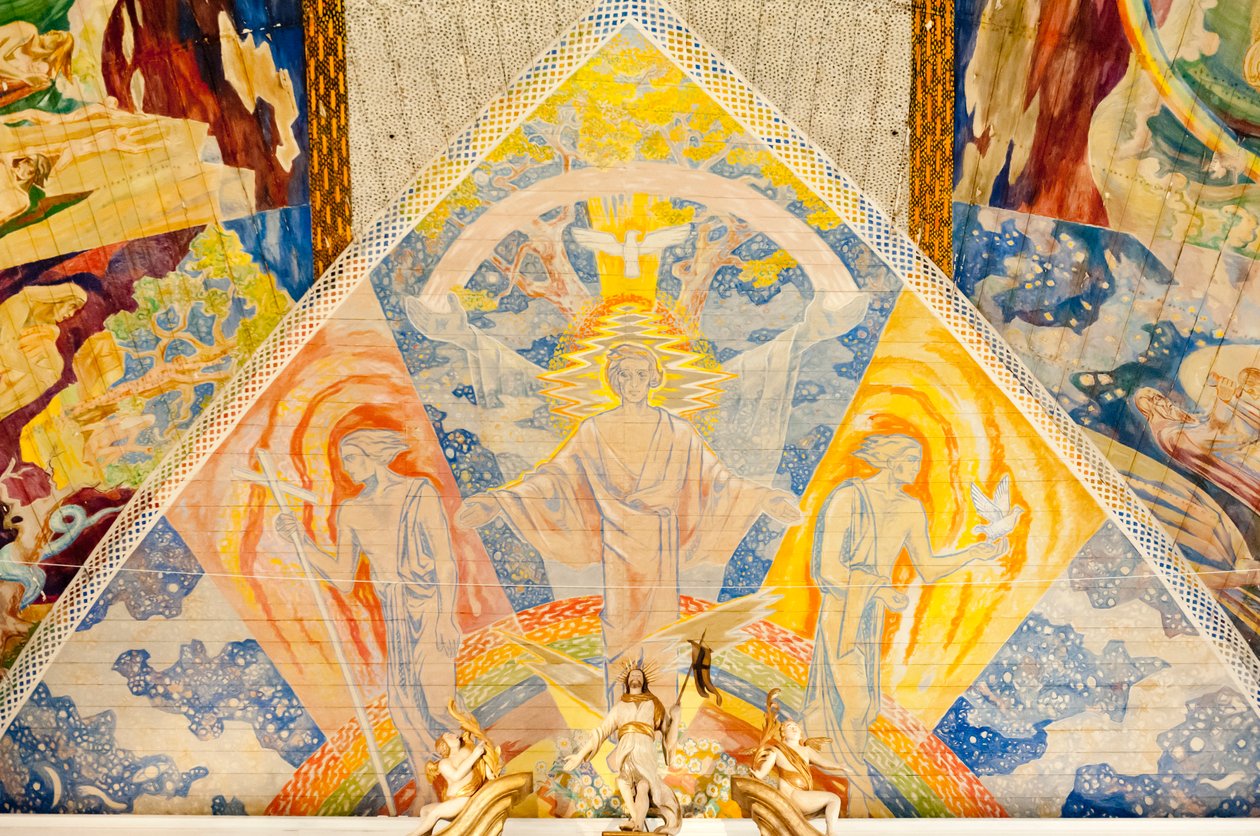 Arte moderna; pintura colorida no tecto por Lou Mohr; "" Trindade"; 1938; pintura de Jesus Cristo na Catedral de Oslo; Olso Domkirke; Oslo; Noruega; Escandinávia; Europa do Norte; Europa de Unbekannt