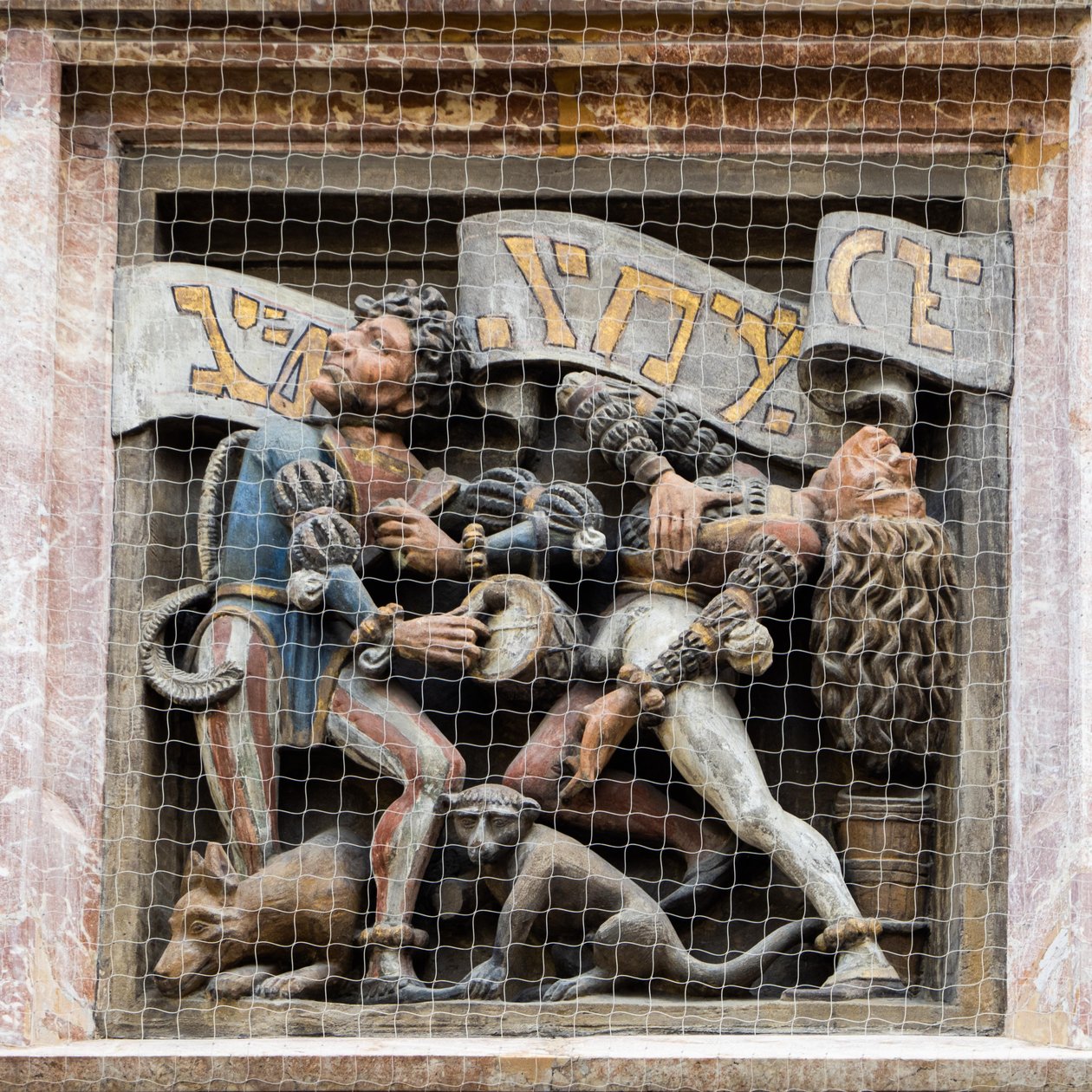 Moriskentänzer, relevo no oriel Goldenes Dachl, Innsbruck, Tirol, Áustria, Europa (foto) de Unbekannter Künstler
