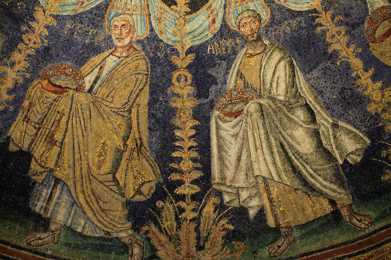 Mosaico do tecto do Baptistério de Néon. Pormenor da procissão dos doze apóstolos que se deslocam em torno do mosaico central em duas direcções, terminando com o encontro de São Pedro com São Paulo. Século V, Ravena, Itália. Registrado como Heri Mundial da de Unbekannt
