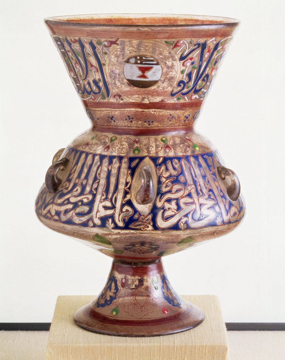 Candeeiro de mesquita com decoração dourada e esmaltada com o brasão do portador de copos, sírio de Unbekannt