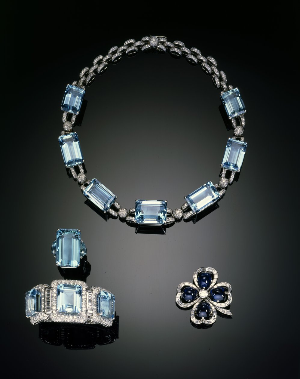 Colar, anel, broche e pulseira de Unbekannt