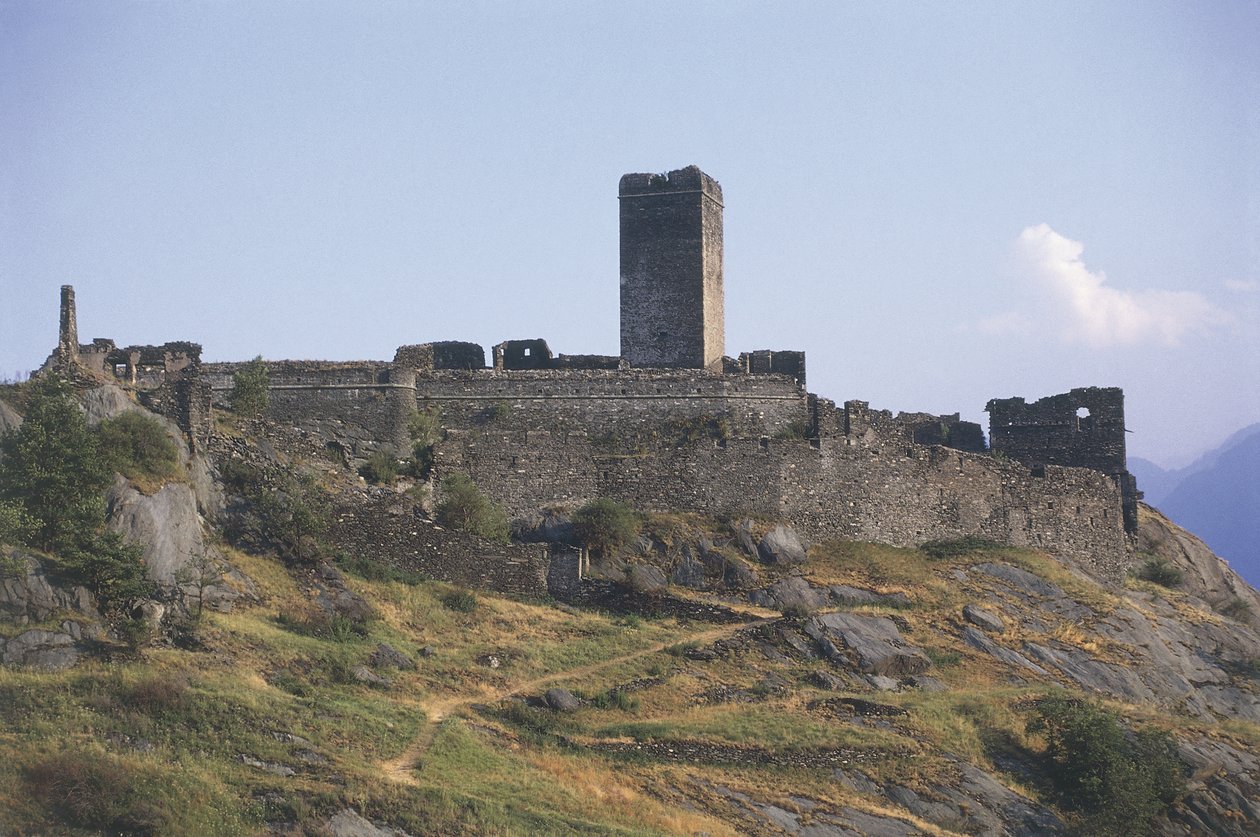 Velha ruína de um edifício, Castello St. Germain, Montjovet, Valle D