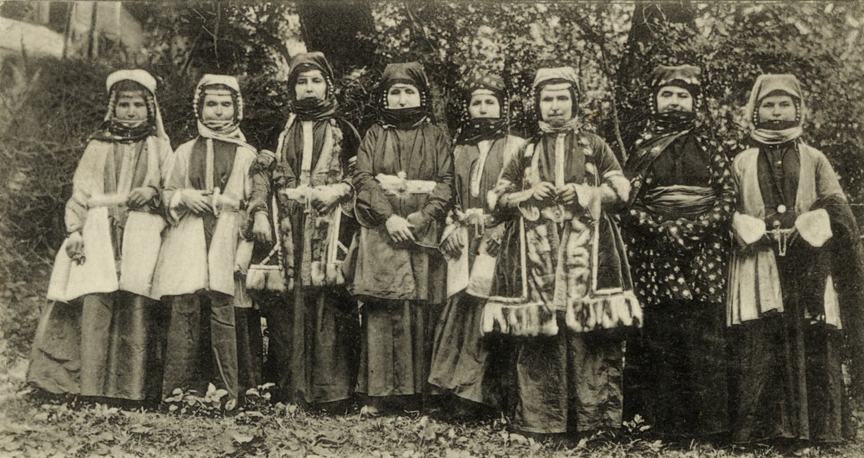 Mulheres Osetini em traje tradicional Grupo minoritário na União Soviética de Benjamin Baud