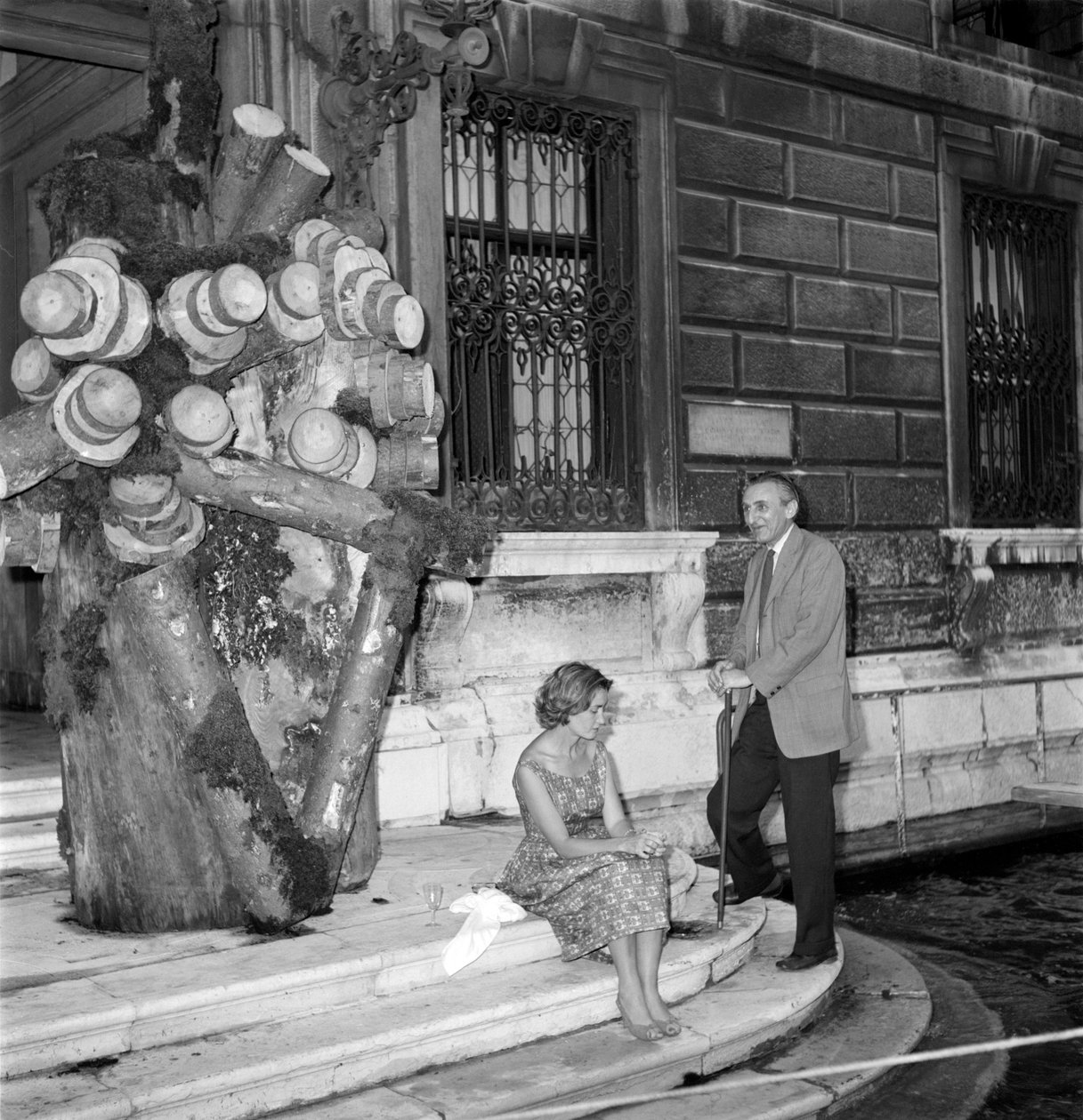 PALAZZO GRASSI: "DA NATUREZA À ARTE" O CRÍTICO DE ARTE MICHEL TAPIE DE CELEYRAN COM BEATRICE MONTI DELLA CORTE - 1960 de Unbekannt