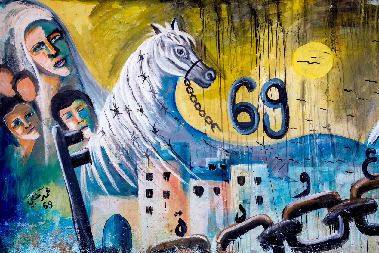 Arte do muro palestino em um muro em Jenin, Cisjordânia, Palestina, família palestina voltando para casa, 2018 (foto) de Unbekannt