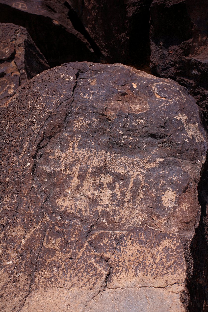 Petroglifos representando animais e personagens - Petroglyph National Monument - Albuquerque, Novo México, EUA (EUA) de William M. Timlin