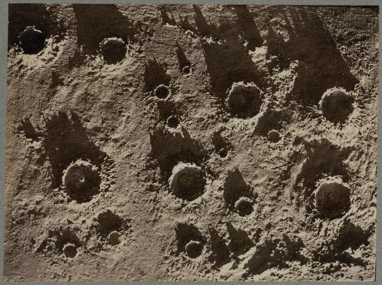 Fotografia do modelo de cratera lunar de Unbekannter Künstler