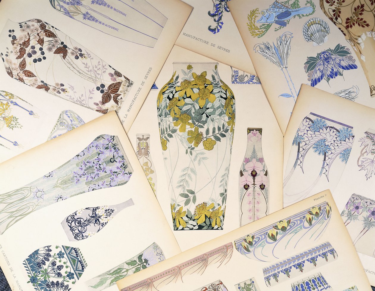 Placas policromadas de desenhos Sevres; Caixas da fábrica Sevres, de Unbekannt