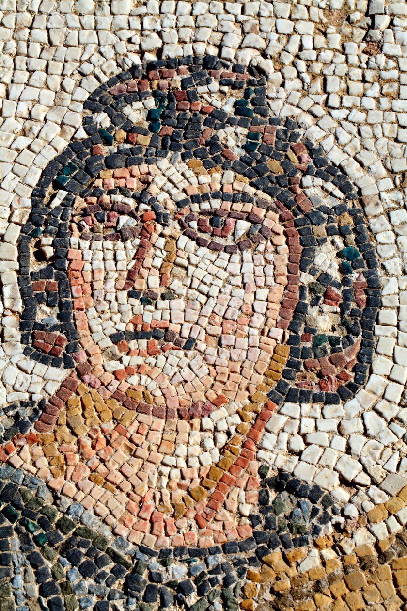Retrato de Ambrosia - Símbolo do alimento dos deuses e da imortalidade - Detalhe do painel representando o primeiro banho de aquiles - Mosaicos Paphos, Vila de Theseus, Século V d.C. - Chipre - Retrato de Ambrosia, símbolo do alimento dos deuses e dos imot de Unbekannt