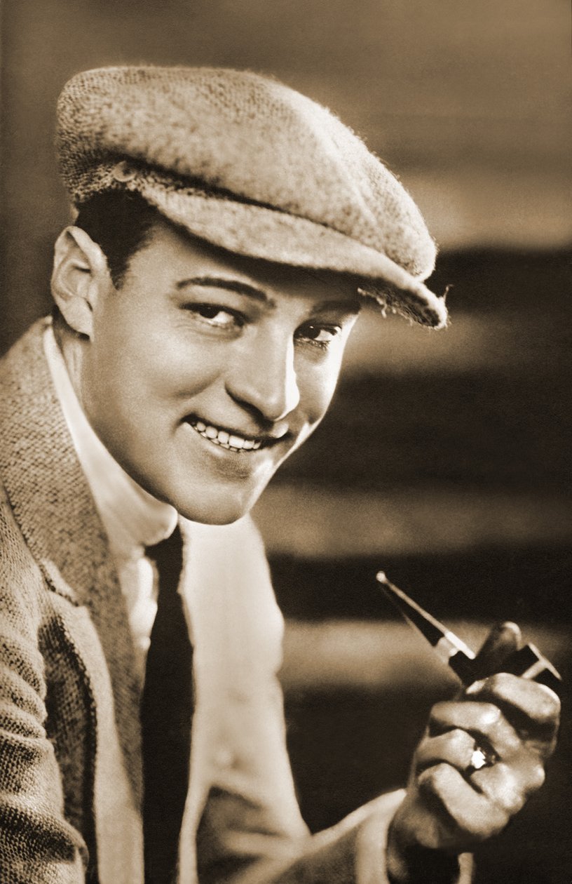 Retrato de Rudolph Valentino (1895 - 1926) (fotografia a preto e branco). de Unbekannter Künstler