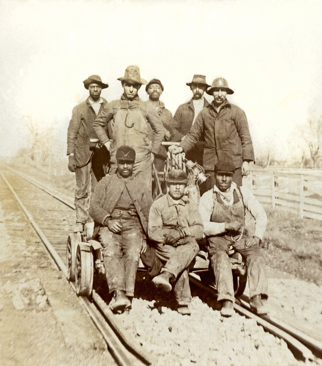 Trabalhadores ferroviários, Gallatin, Tennessee, c.1895 (foto a p/b) de William M. Timlin