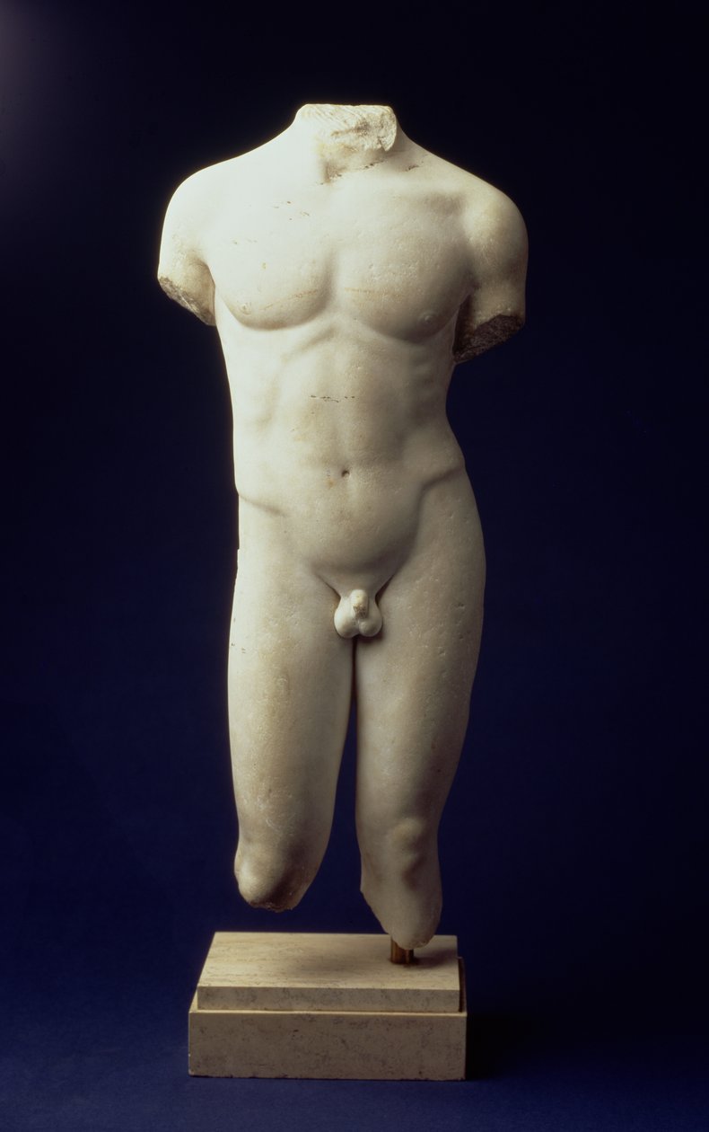 Torso romano masculino de uma figura jovem, depois de um bronze policlitano original do século V a.C. (vista frontal) c.01 d.C. (mármore pariano) (ver também 90527) de Unbekannt