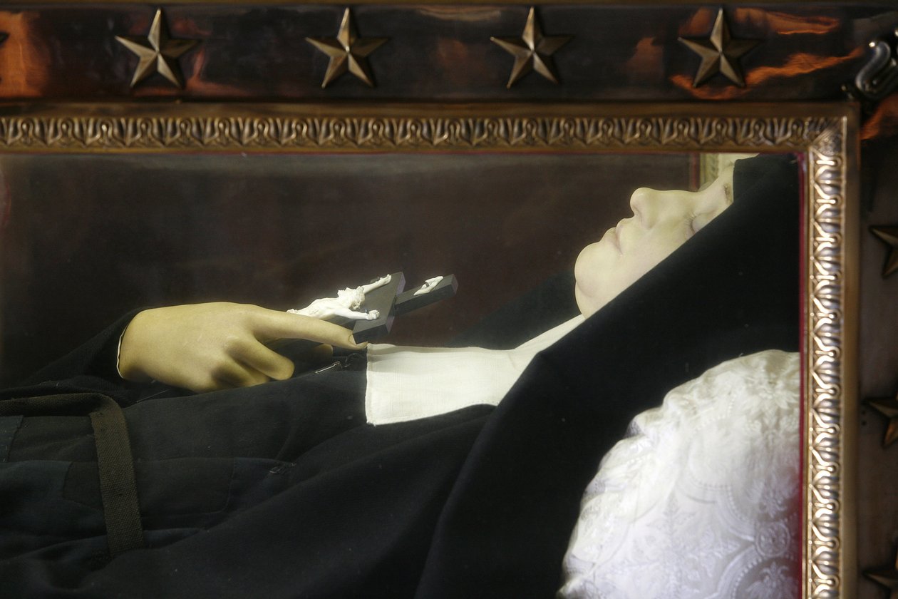 Sainte-Jeanne de Chantal figura reclinada na basílica da Visitação, Annecy, França de Unbekannt