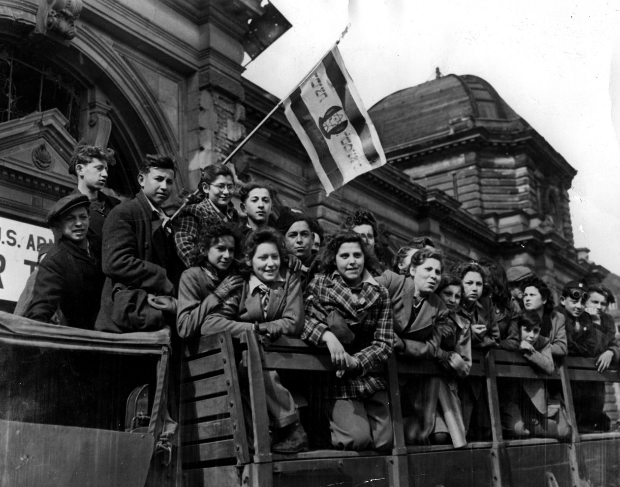 Segunda (Segunda) Guerra Mundial (1939-1945) - Segunda Guerra Mundial (II Guerra Mundial ou 2ª Guerra Mundial): Alemanha a partir de 1946: Parte das 450 crianças e adolescentes judeus sobreviventes dos campos de morte a serem transportados para Marselha pa de Unbekannt
