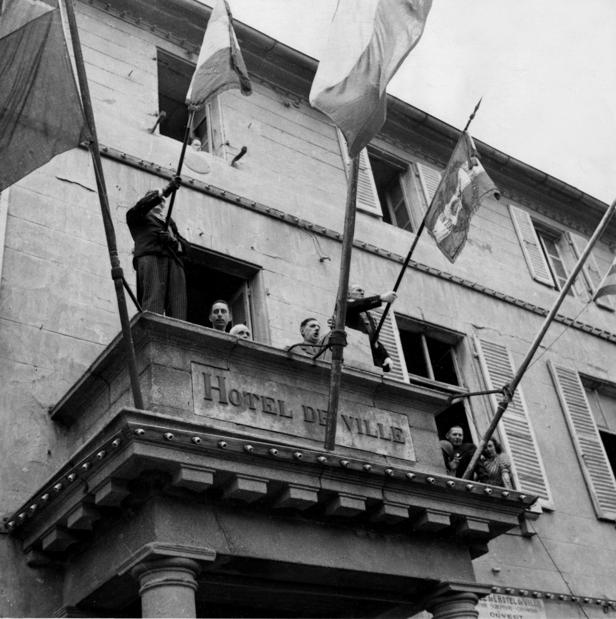 Segunda Guerra Mundial (1939-1945) - Segunda Guerra Mundial (II Guerra Mundial ou 2ª Guerra Mundial): Cherbourg (Manche) França, 20 de Agosto de 1944: Durante a sua visita, o General De Gaulle (Presidente do Comite de Liberation Nationale) dirige-se à vara de Unbekannt