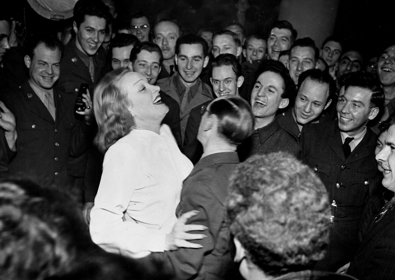 Segunda Guerra Mundial (1939-1945) - Segunda Guerra Mundial (II Guerra Mundial ou 2ª Guerra Mundial): Paris (França), 10 de março de Unbekannt