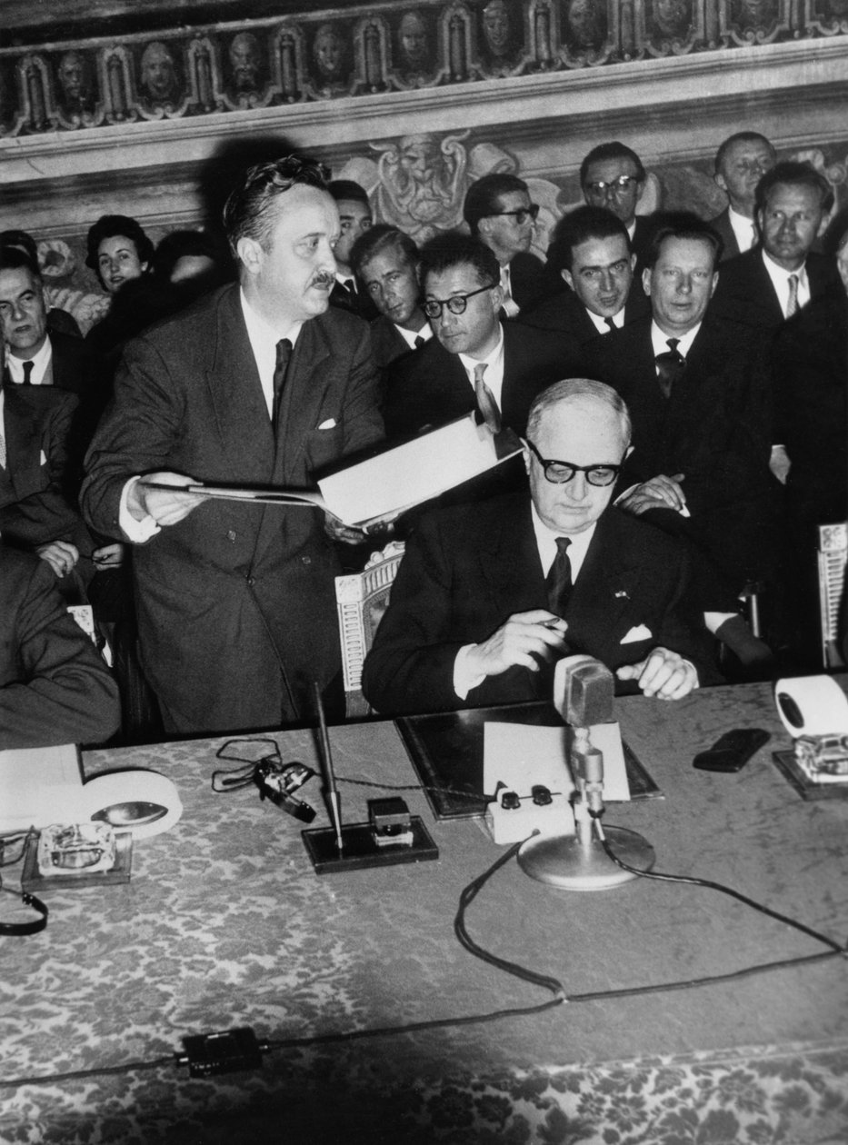 Assinatura do Tratado de Roma (Marcha Comum) Este é Christian Pineau, Ministro das Relações Exteriores da França. 26 de março de Unbekannt