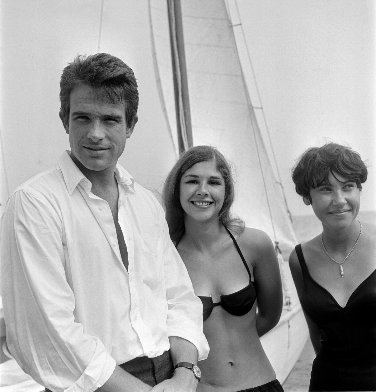 O ACTOR WARREN BEATTY NA PRAIA DE VENICE LIDO - 1965 de Unbekannt