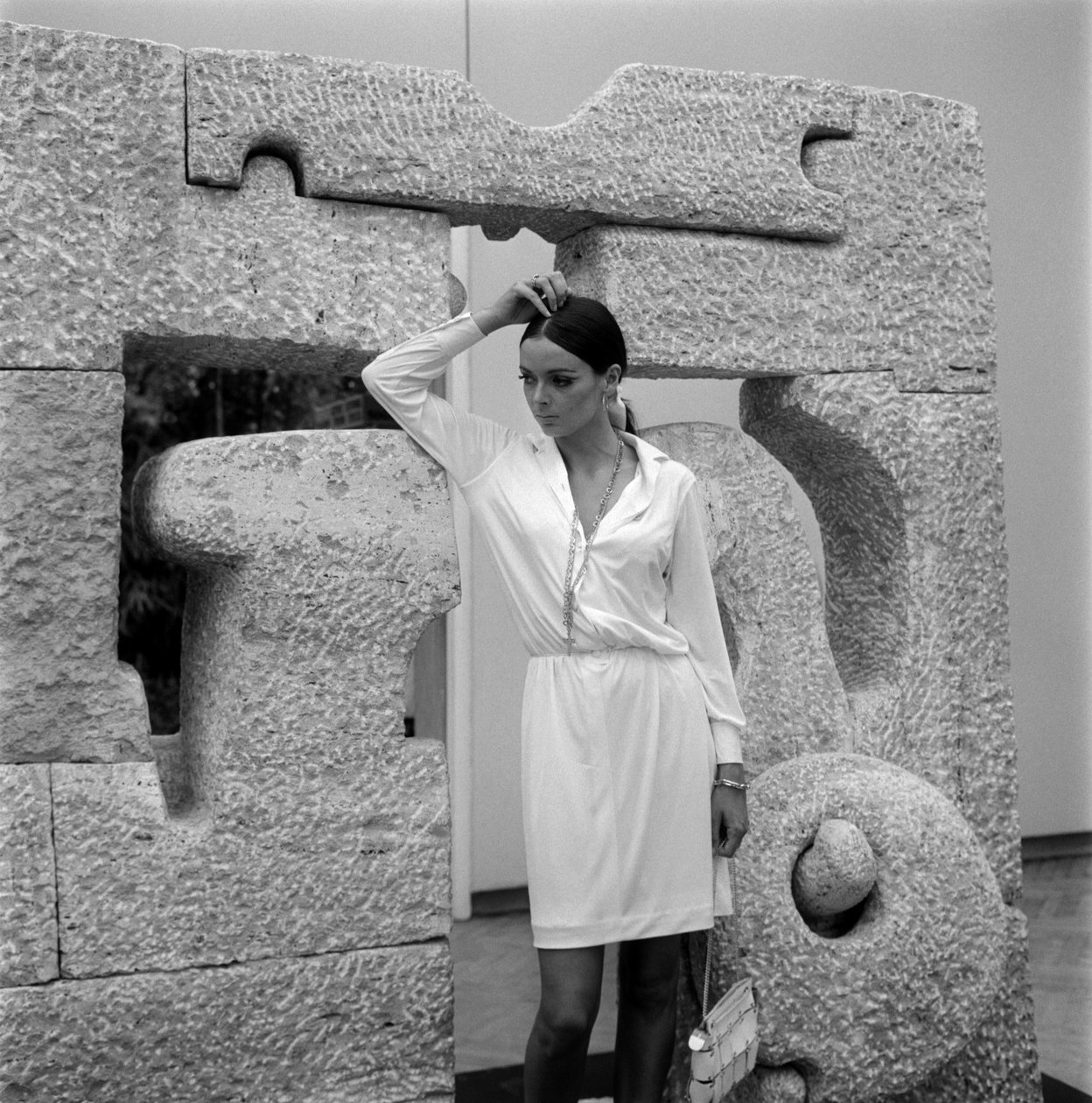 A ACTRIZ BARBARA STEELE NA EXPOSIÇÃO BIENAL DE ARTE - VENEZA - 196? de Unbekannt