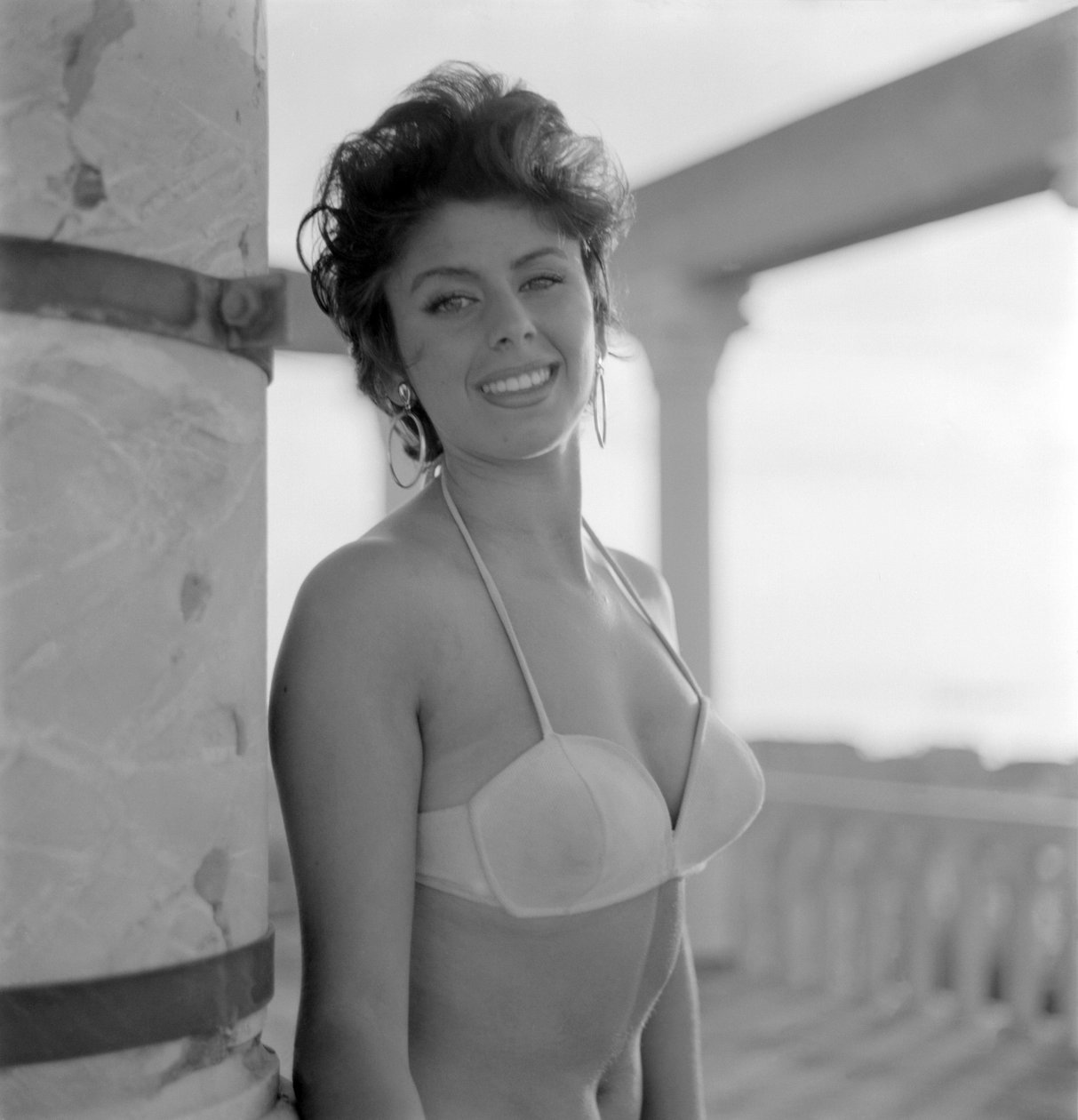 A ATRIZ, ESTRELA CELINA CELY NA PRAIA DE VENEZA LIDO - 1957 de Unbekannt