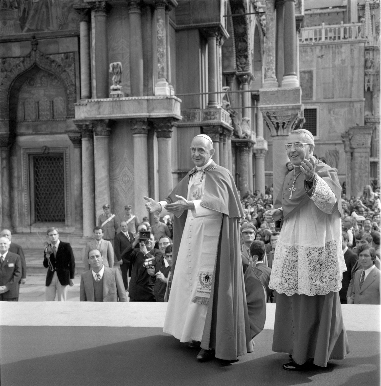 O CARDINAL ALBINO LUCIANI (João Paulo I, João Paulo I) COM O PAPEL PAOLO VI (Paulo VI) EM VENEZA - 1972 de Unbekannt