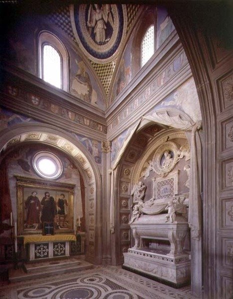 A Capela do Cardeal de Portugal, detalhe do altar e do túmulo de António Rossellino (1427-79) (foto) de Unbekannt