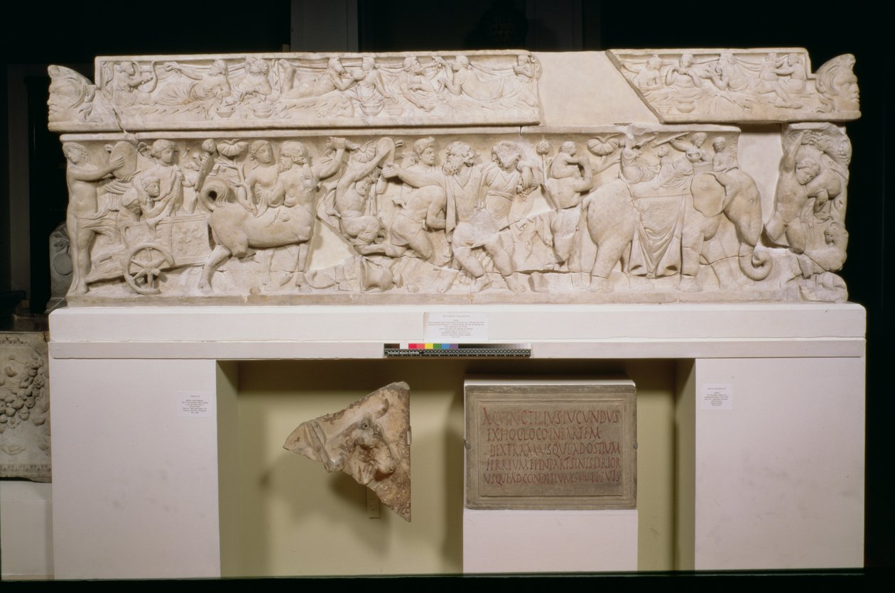 O Sarcófago de Pashley, friso mostrando o retorno triunfal de Dionísio do Oriente, romano, de Arvi em Creta, c.125-150 DC (mármore) de Unbekannt