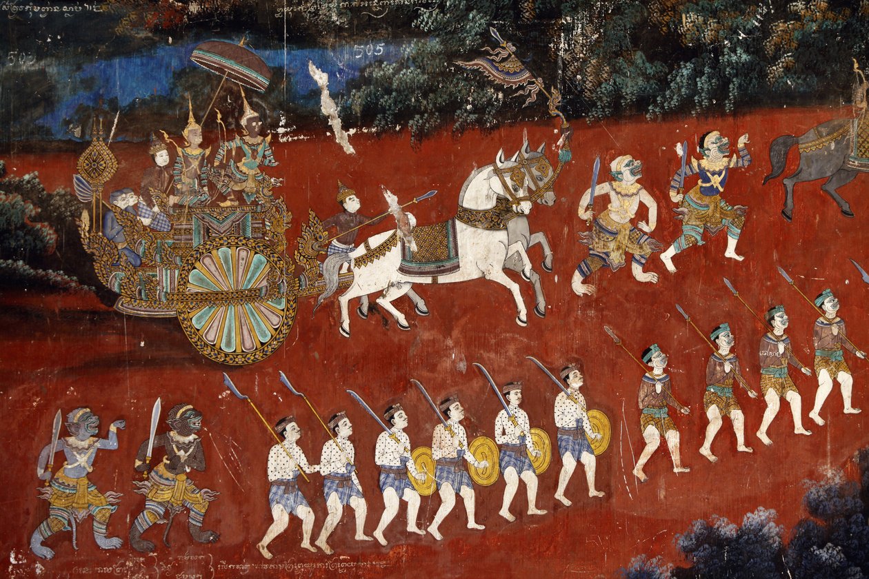 O interior das paredes compostas de pagodes de prata está coberto de murais retratando histórias do Reamker, ou seja, a versão Khmer do clássico épico indiano, o Ramayana. Algumas secções dos murais estão deterioradas e o tempo danificado. Os murais eram p de Unbekannt
