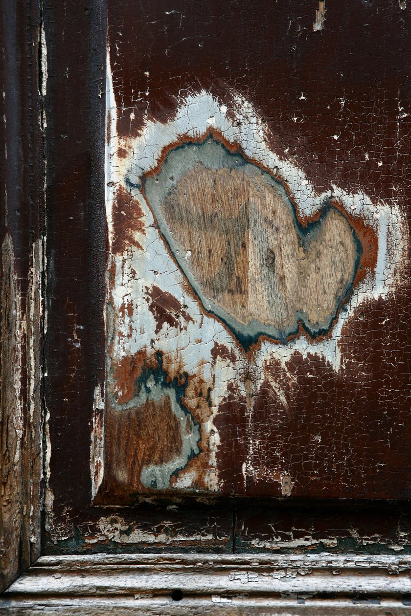 Marcas de tempo. Arte abstrata mostrando formas como testemunha da passagem do tempo. Vestígios na madeira. Fotografia de Michel Lunardelli. de Unbekannt