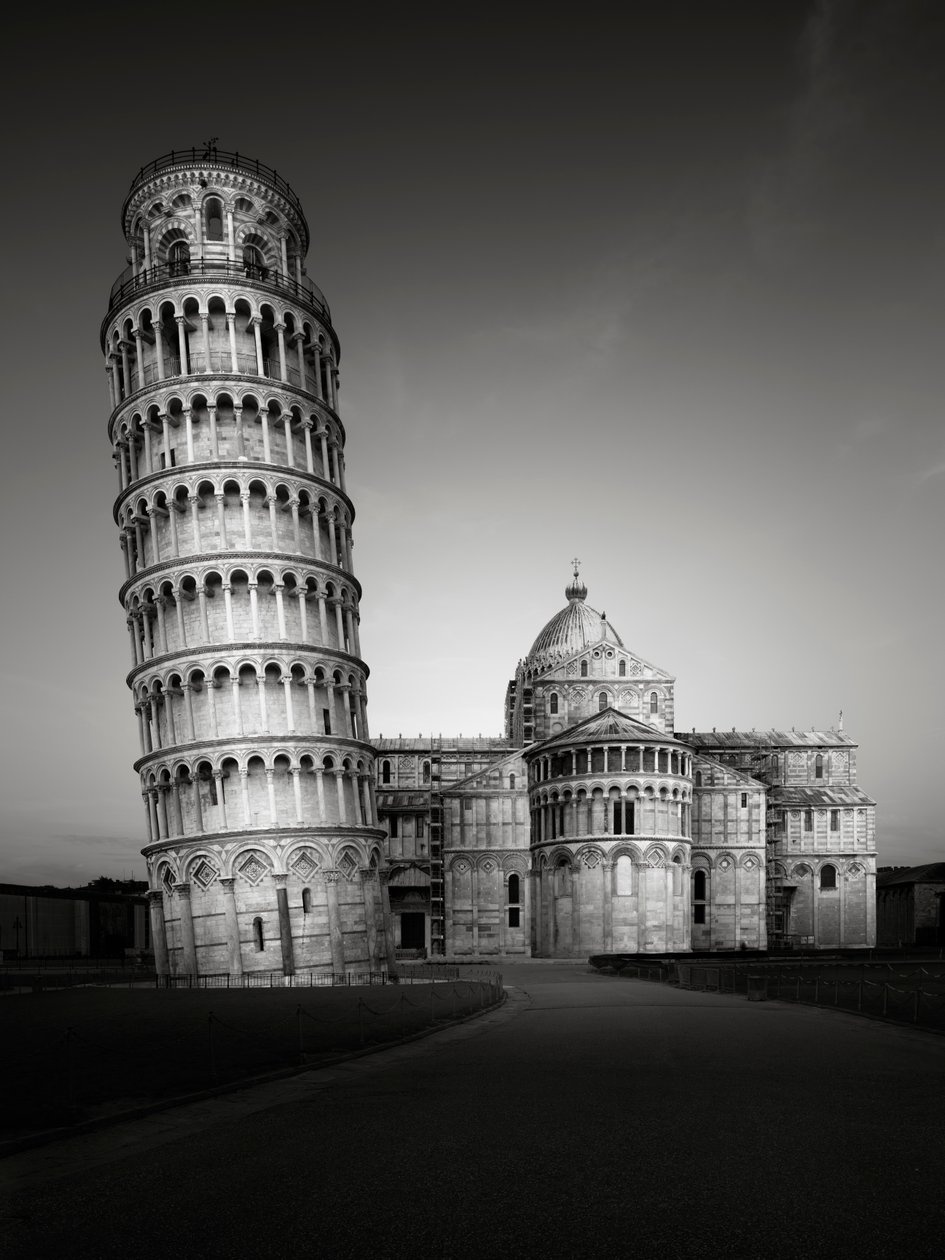 Torre de Pisa, Pisa, Itália, 2015 (foto a p/b) de Leopold Blonder