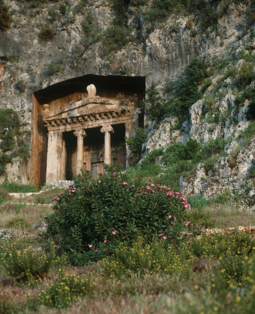 Turquia, Lícia, Fethiye (Telmessos), Túmulo de Amyntas, século IV a.C. de William M. Timlin