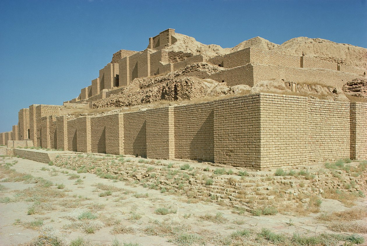 Vista do Sul do Ziggurat, construído pelo Rei Elamita Untash-Gal (c.1265-46 AC) (foto) de Unbekannt