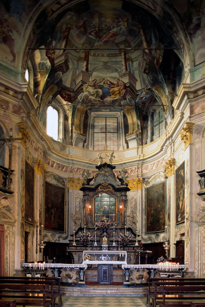 Vista do altar e afrescos de Lorenzo Peracino (1710-1788), Santuário de Madonna del Sasso, Piemonte, Itália de Benjamin Baud
