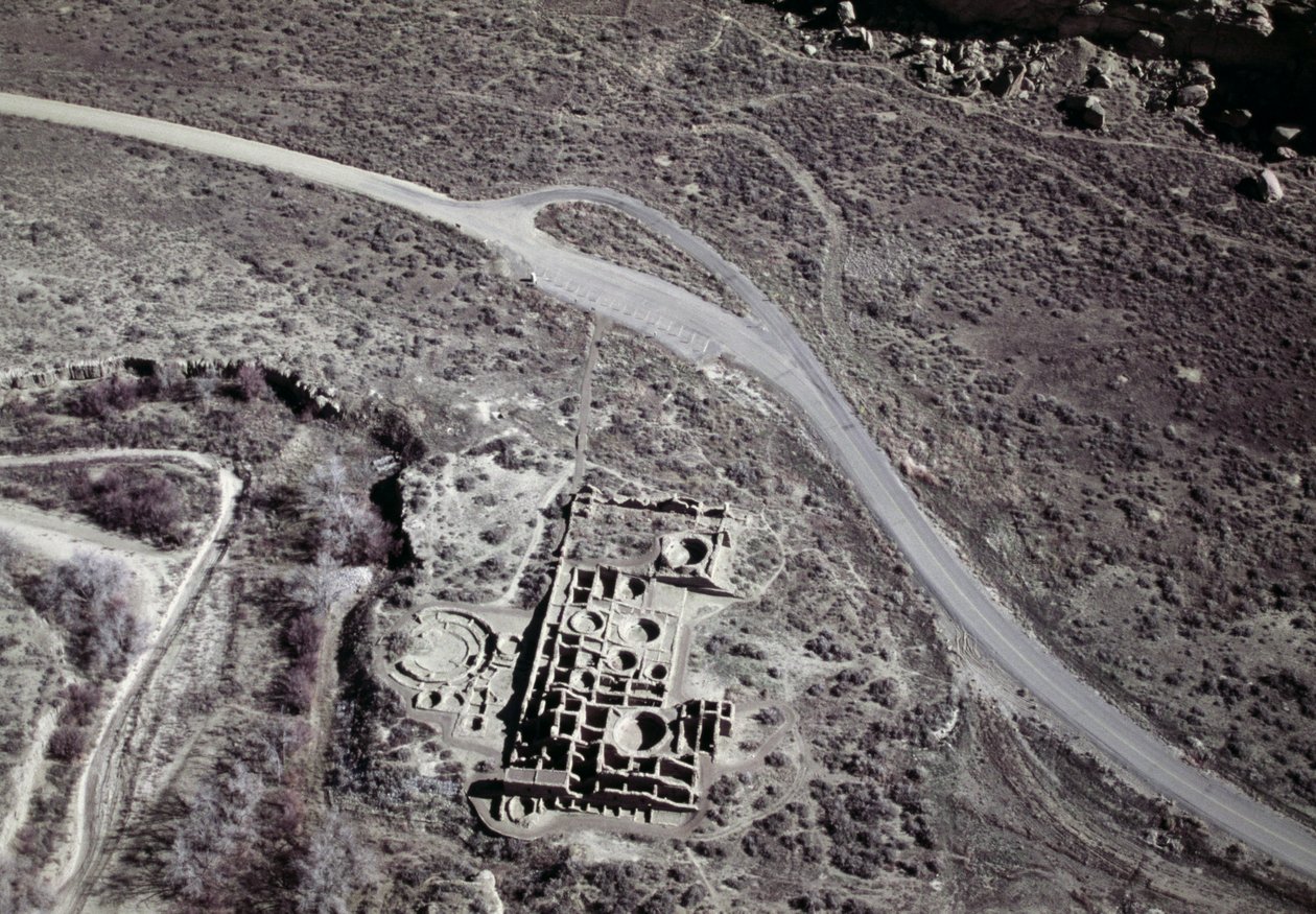 Vista de um antigo povoado de Anasazi, Parque Nacional da Cultura das Ruínas do Chaco, Chaco Canyon, Novo México, Estados Unidos da América, civilização Anasazi de Benjamin Baud