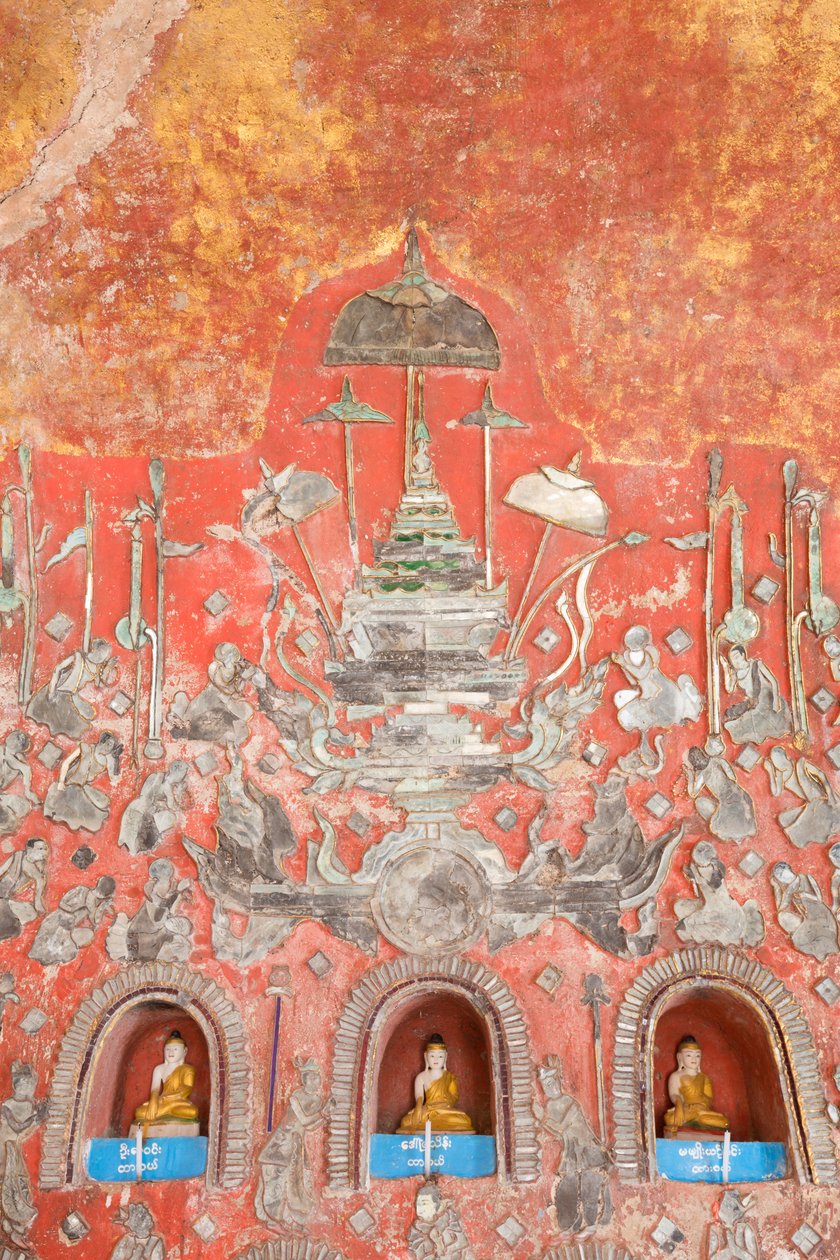 Parede com pequenos Budas e figuras de vidro com chumbo, Mosteiro Shwe Yaunghwe Kyaung, Nyaungshwe, Lago Inle, Mianmar (foto) de Unbekannter Künstler