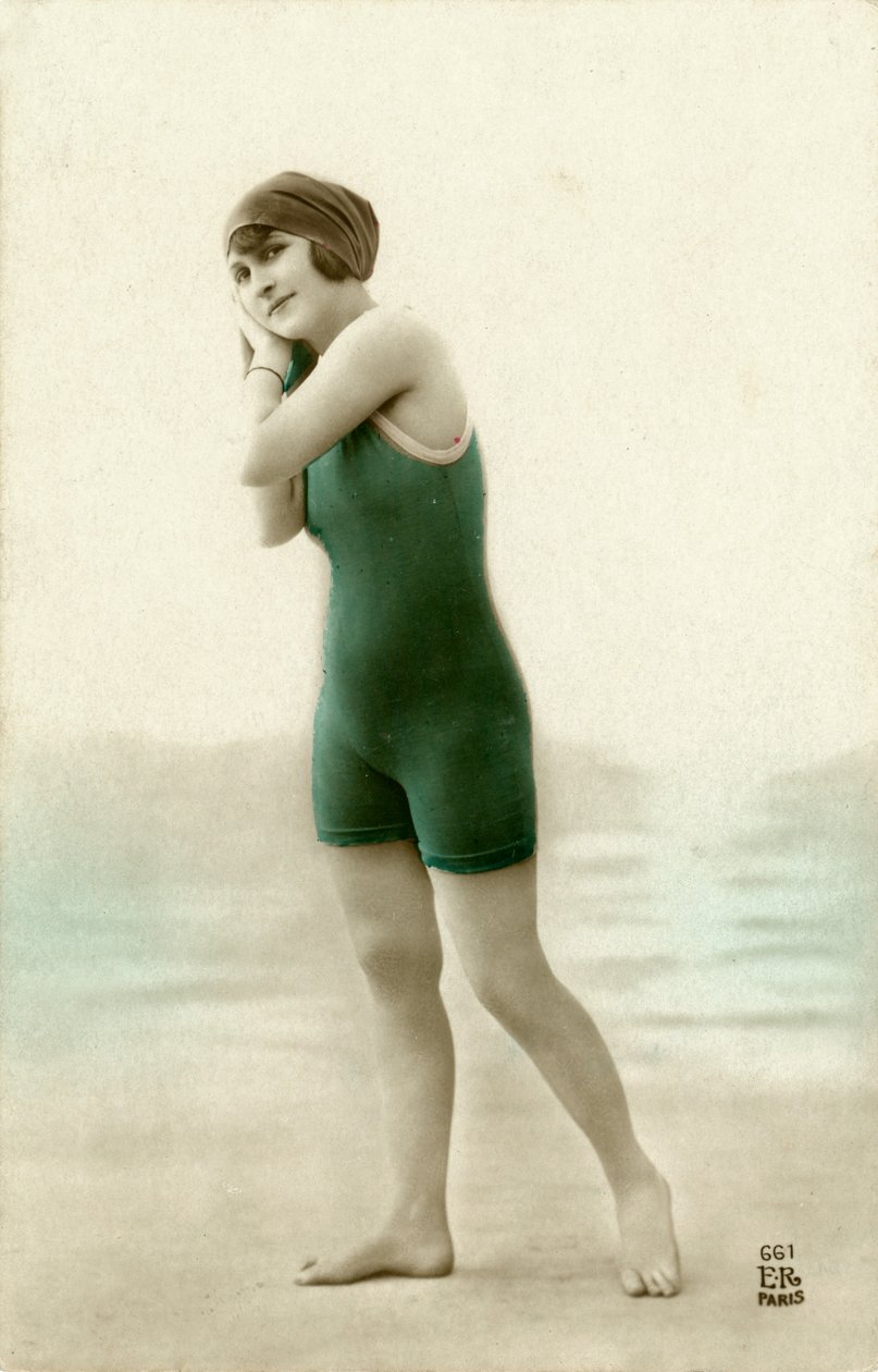 Mulher em traje de banho, c. início dos anos 1900 (cartão postal) de Alec Hunter