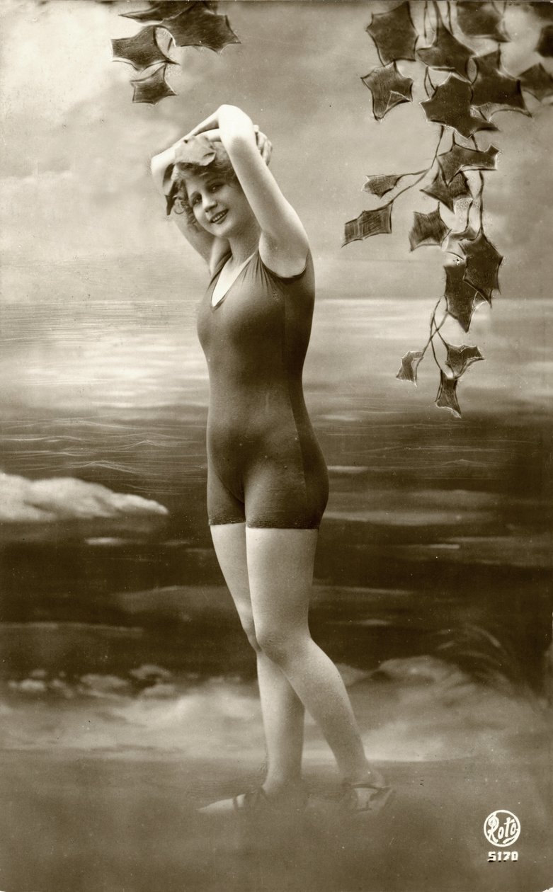 Mulher em fato de banho, c. início do século XIX (cartão postal) de Alec Hunter