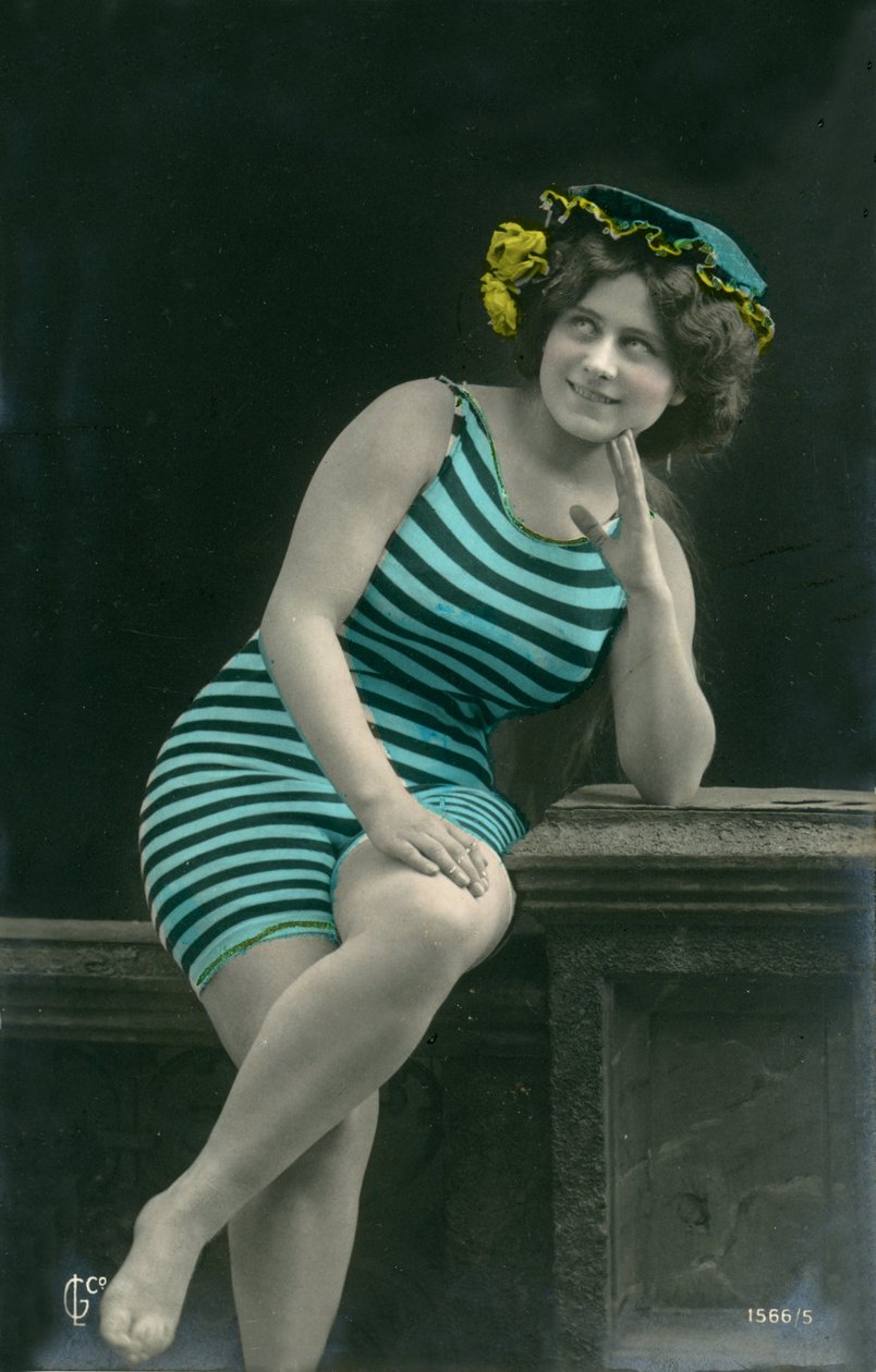 Mulher em trajes de banho, c. início dos anos 1900 (cartão postal) de Alec Hunter