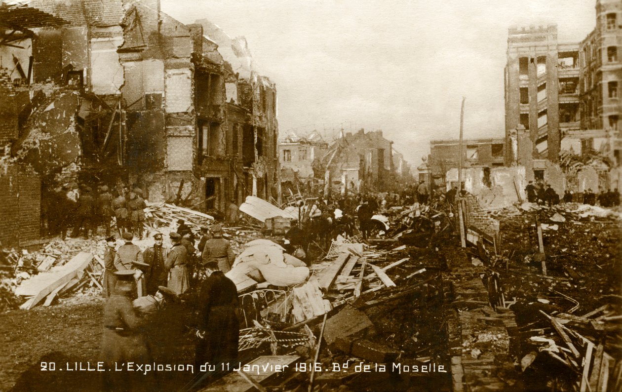 Primeira Guerra Mundial: Lille após a explosão de 11 de janeiro de 1916 (postal) de Unbekannter Künstler