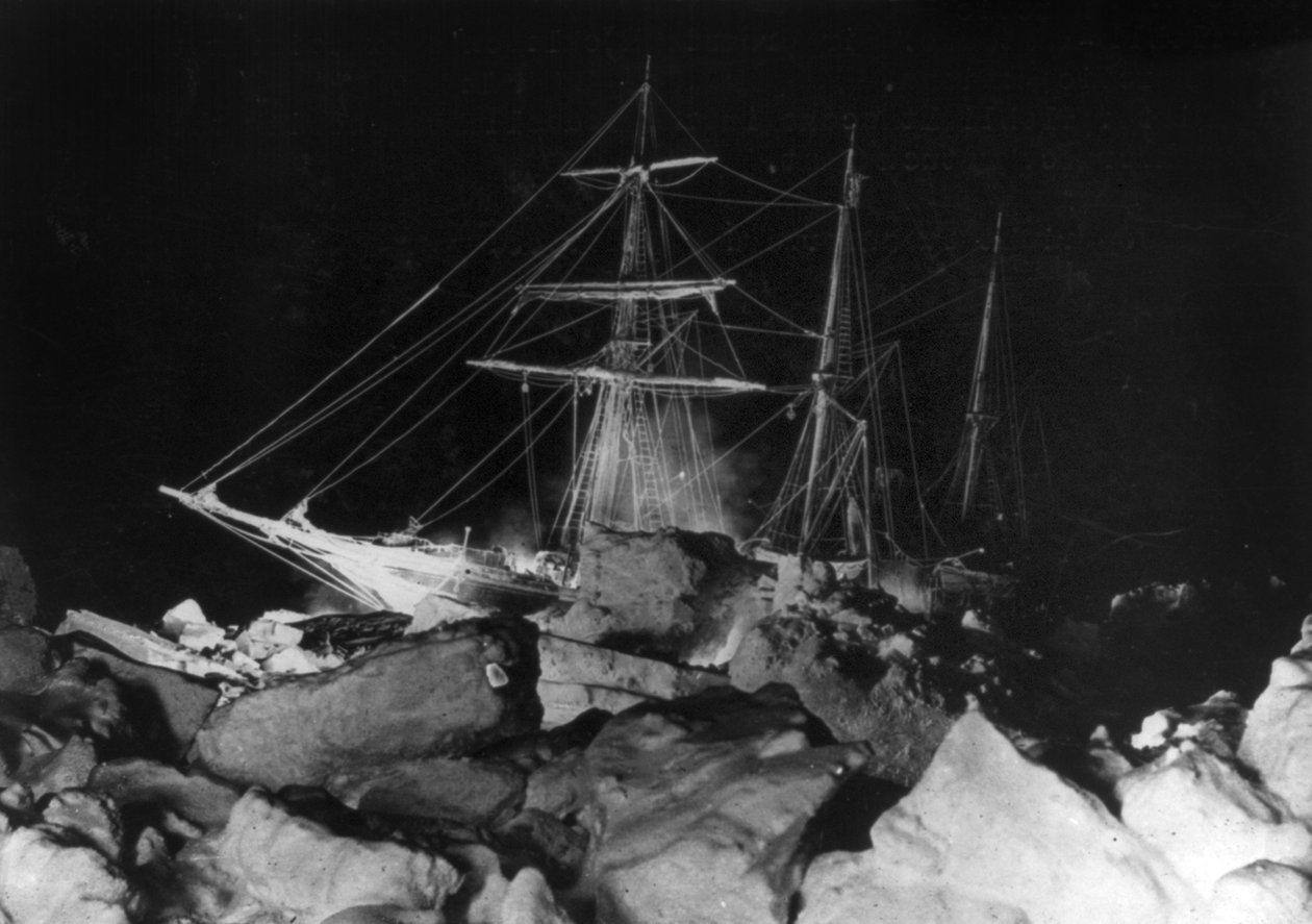 Expedição Imperial Transantárctica: o Endurance preso, c.1914-17 (foto) de Underwood & Underwood