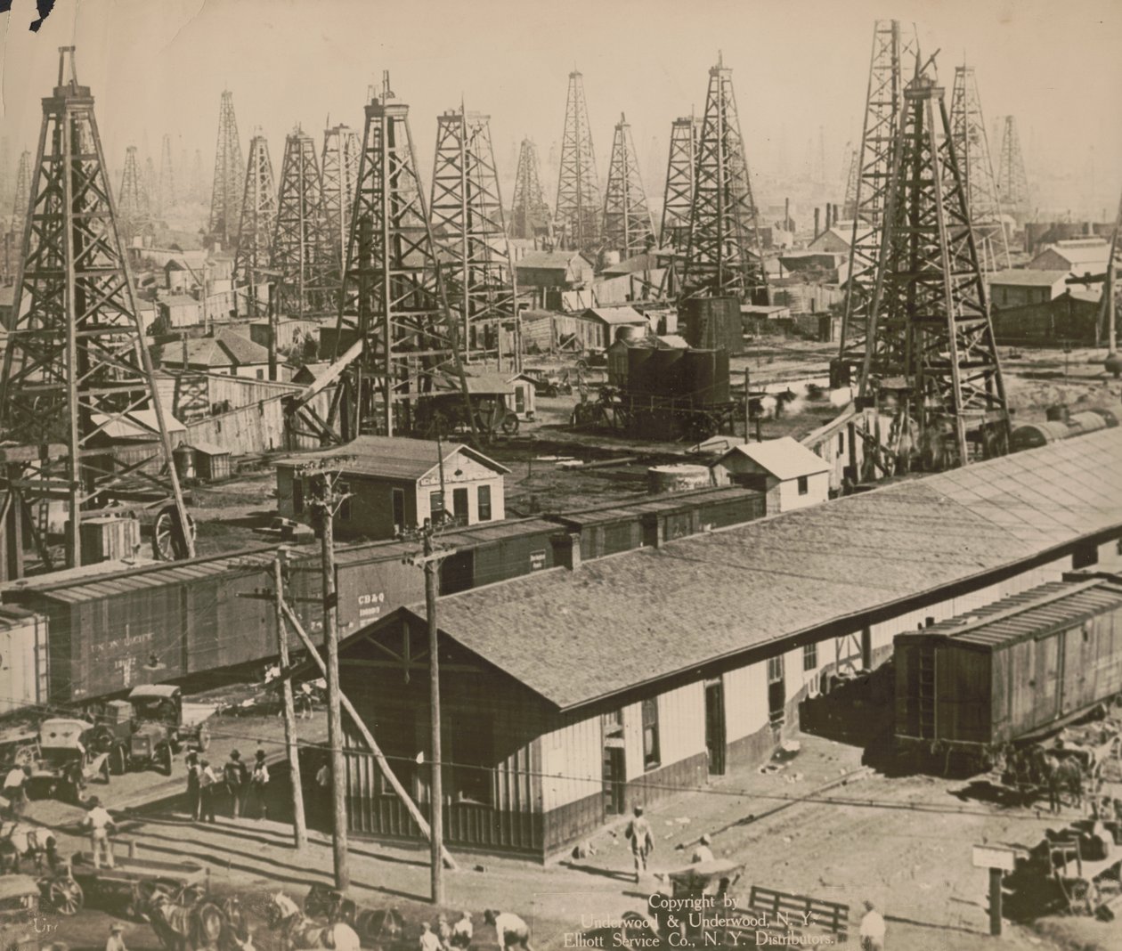 Torres de perfuração petrolíferas em Burkburnett, Texas de Underwood and Underwood