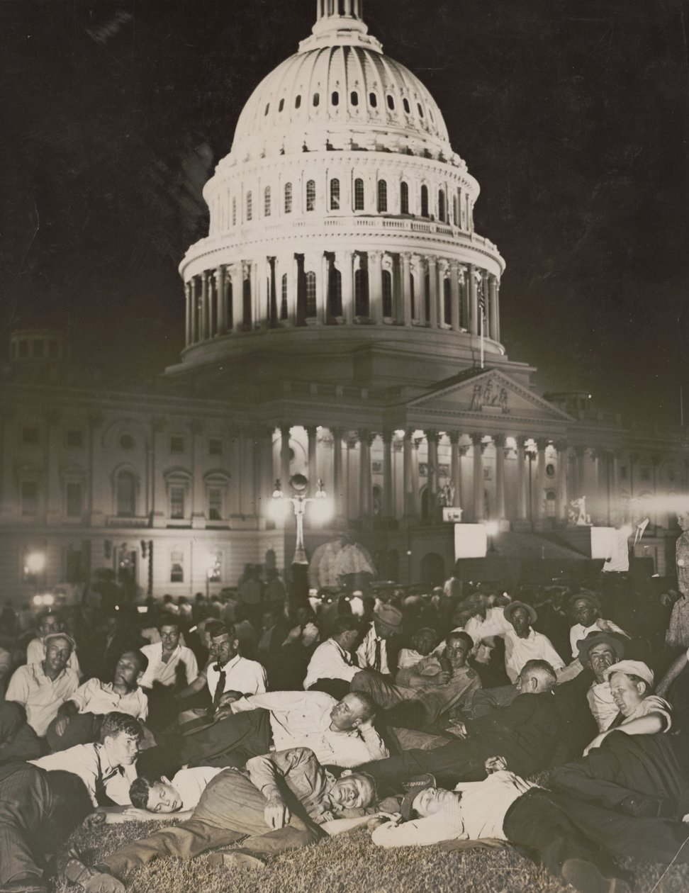 Exército Bônus Ocidental sitia o Capitólio, passa a noite nos gramados da praça de Underwood and Underwood