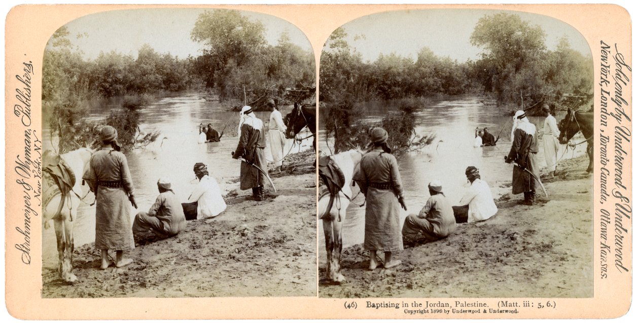 Batizando no rio Jordão, Palestina, 1896. de Underwood and Underwood