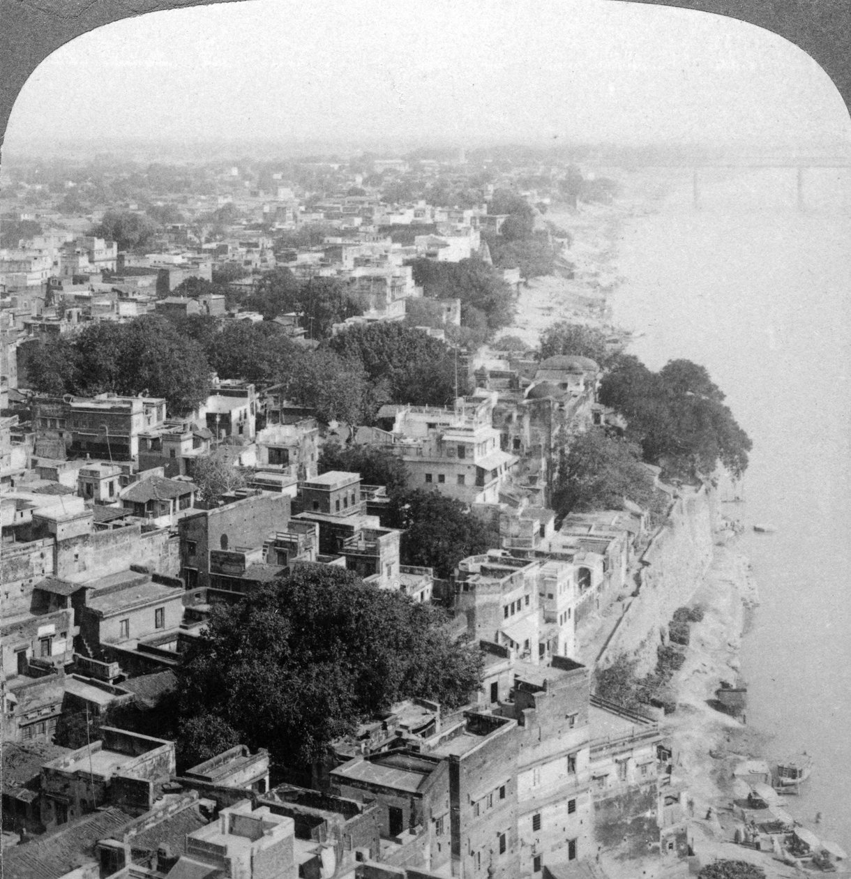 Benares Varanasi, Índia, 1903. de Underwood and Underwood