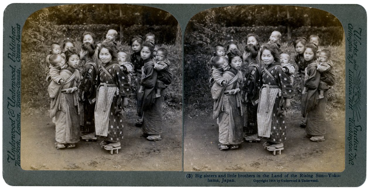 Irmãs mais velhas e irmãos mais novos na Terra do Sol Nascente, Yokohama, Japão, 1904 de Underwood and Underwood