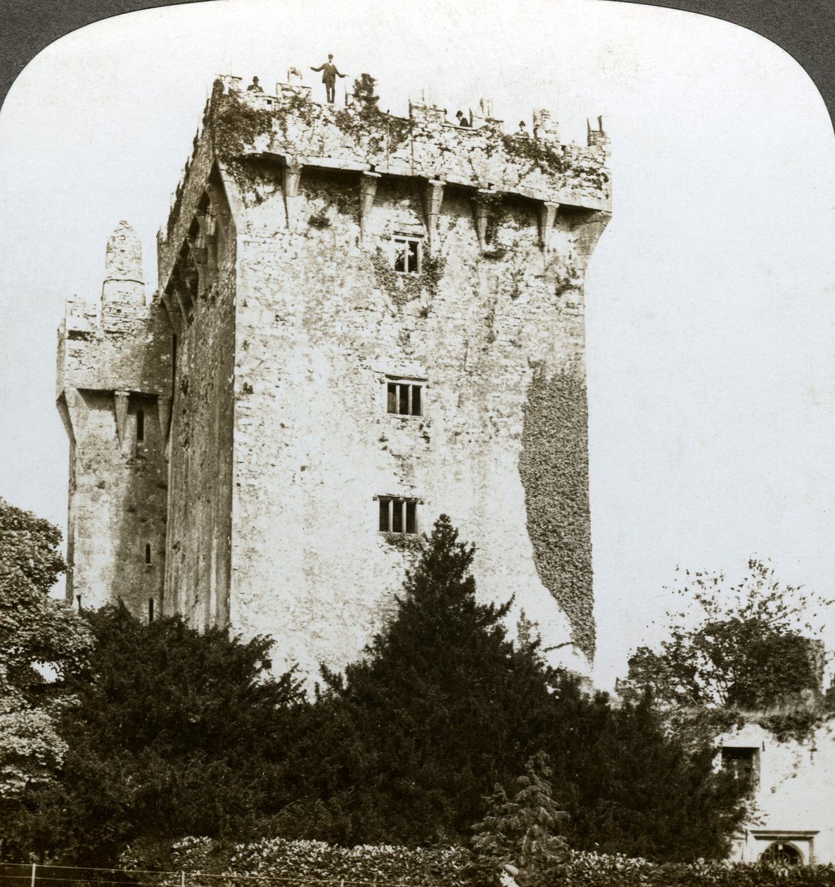 Castelo de Blarney, cortiça, Irlanda. de Underwood and Underwood