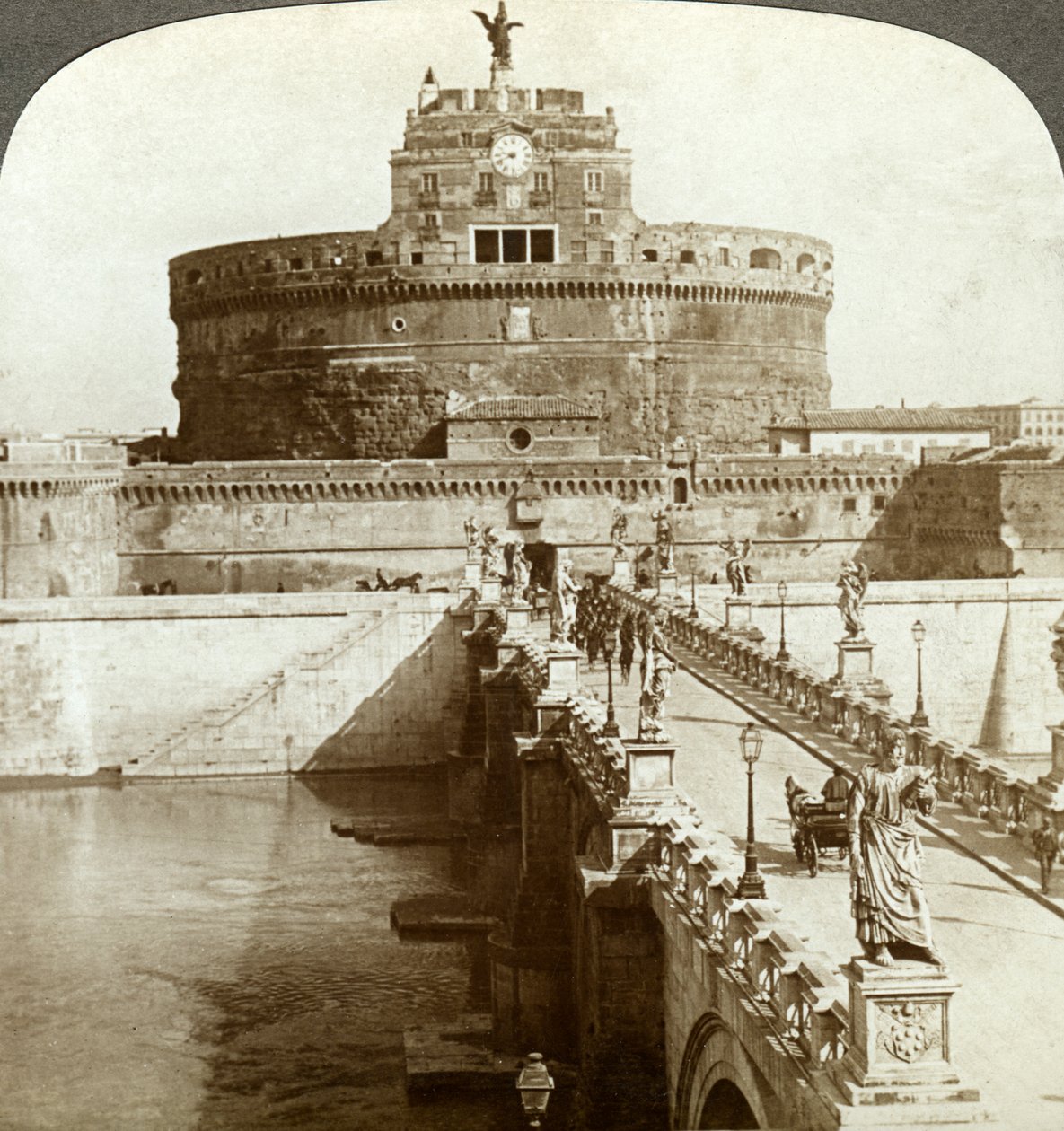 Ponte e castelo de St Angelo, Roma, Itália. de Underwood and Underwood